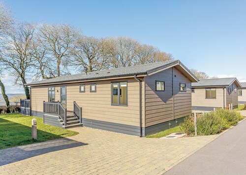 4 bedroom accommodation in Axminster