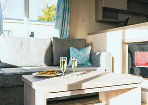 Dining - 3 bedroom accommodation in Talacre, Holywell (Talacre, Holywell)