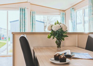 Luokittelematon kuva, 5 kautta 9, painike