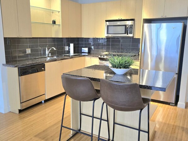 Mikrowelle, Ofen, Herdplatte, Geschirrspüler