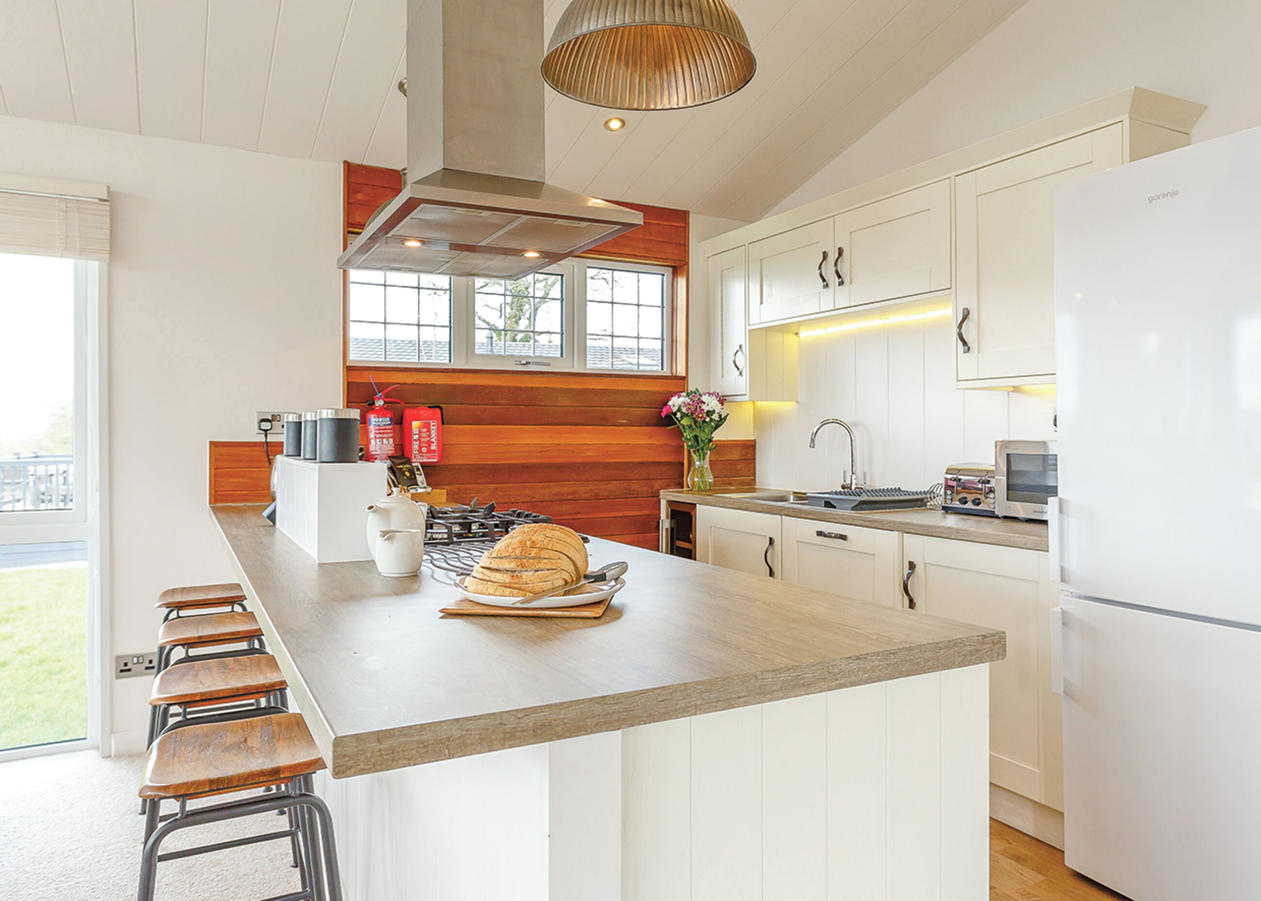 Fridge, oven, stovetop, dishwasher