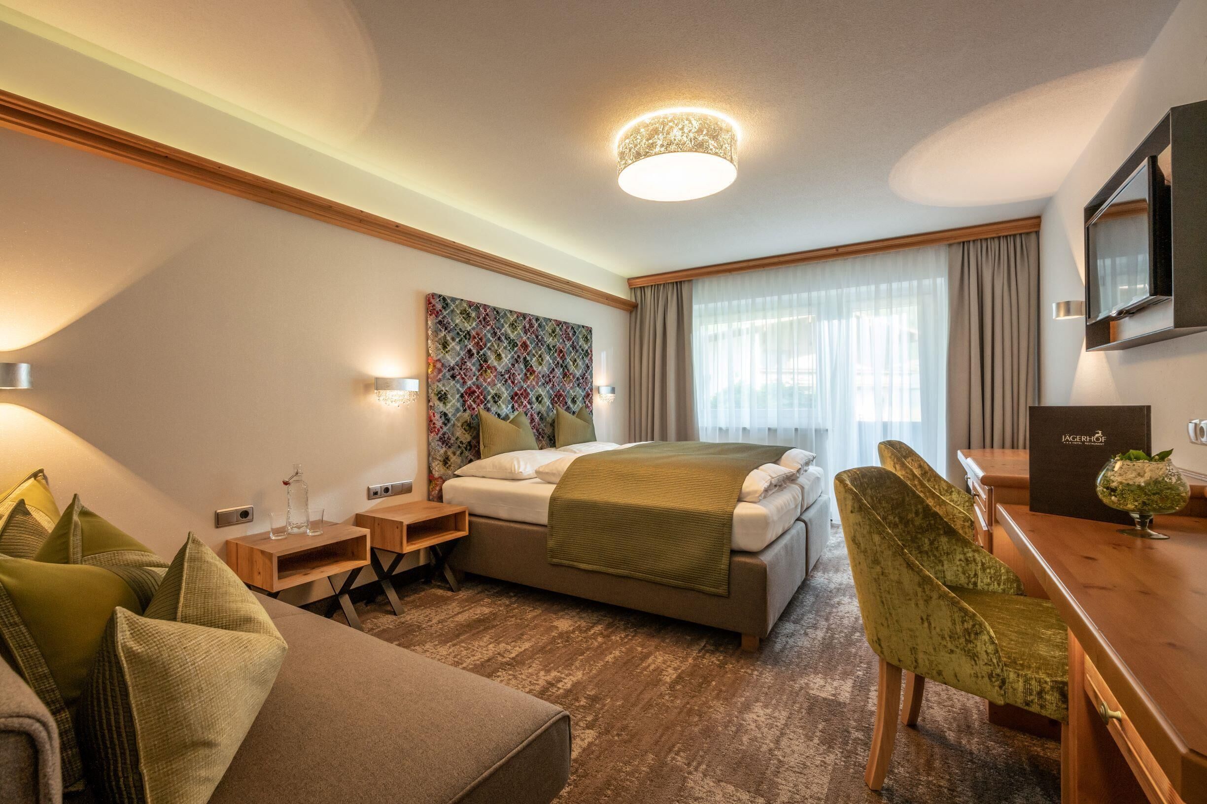 Deluxe-Doppelzimmer, Balkon, Bergblick | Allergikerbettwaren, Zimmersafe, kostenlose Babybetten, Reisekinderbett