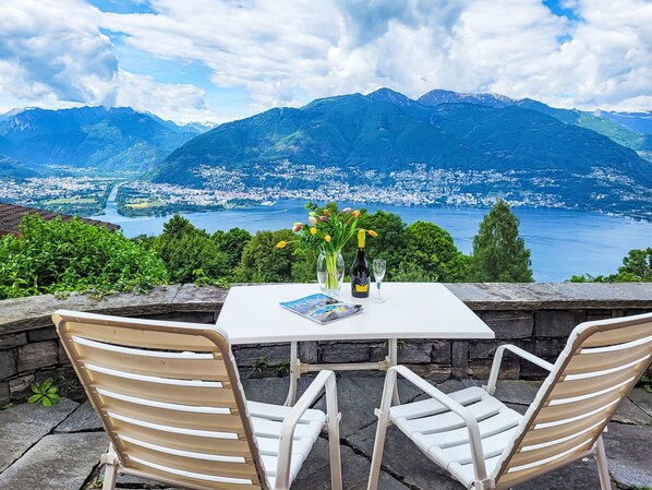 屋外ダイニングエリア