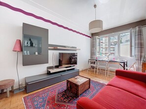 TV - Apartment Daphné by Interhome (Nice)