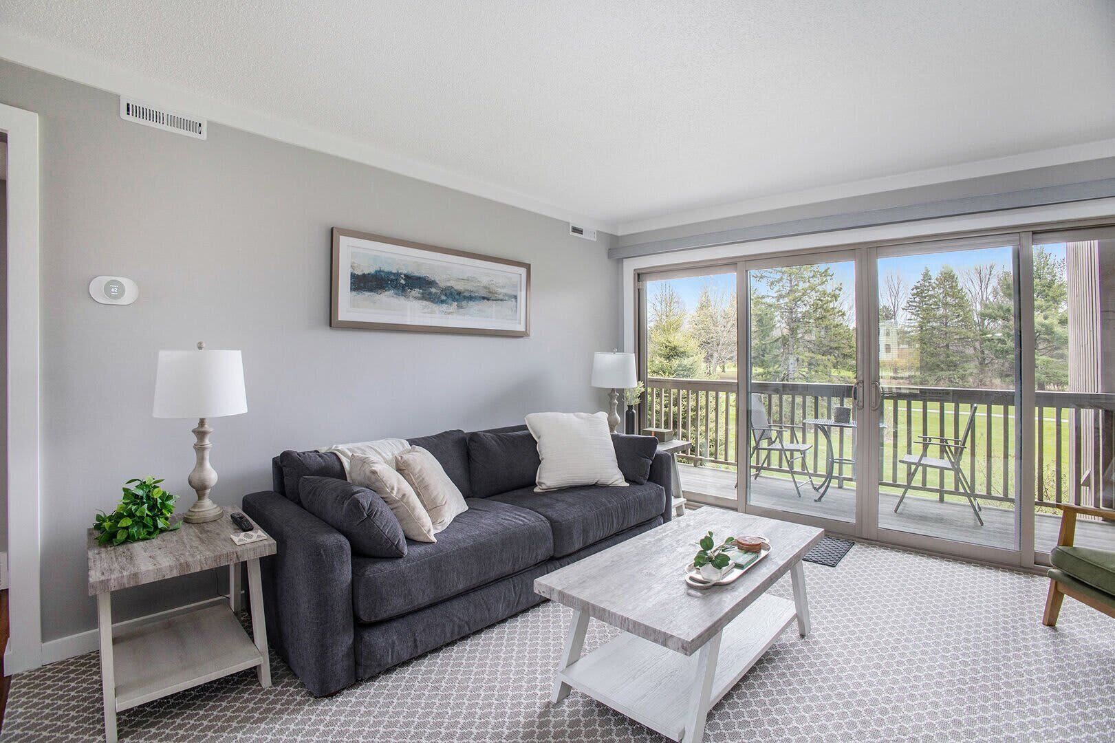 TV, peis og kontorer