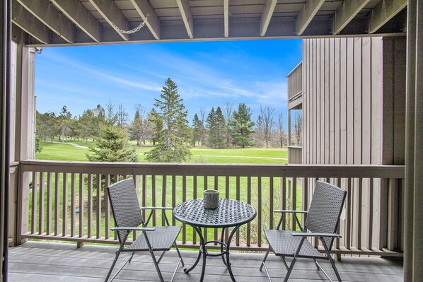 Outdoor dining - Stay and Play at Fore Seasons! (Williamsburg)