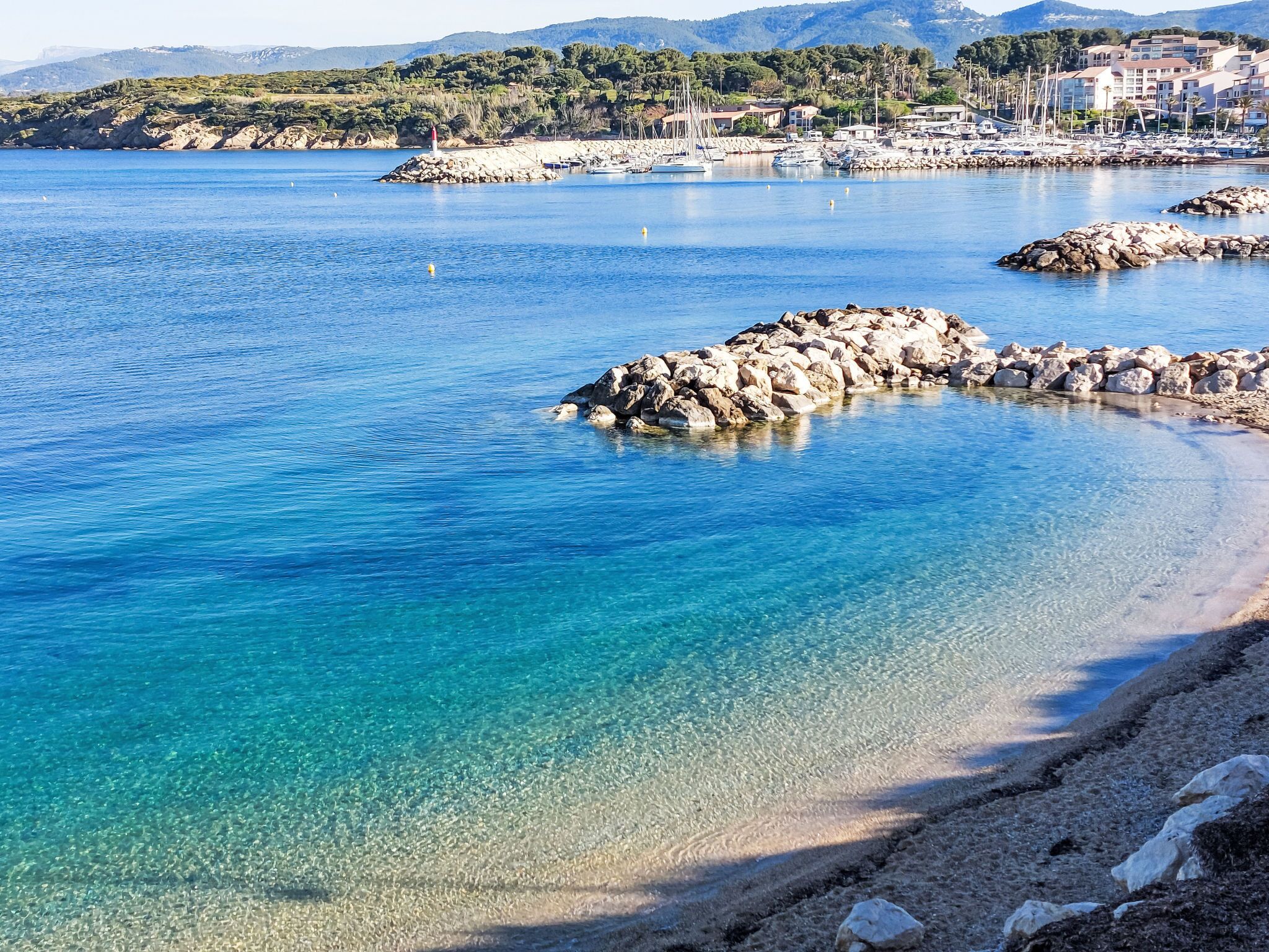 Una spiaggia nelle vicinanze