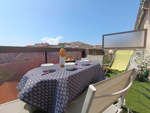 Outdoor dining - Le Semiramis by Interhome (Saint-Raphaël)