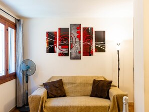 TV - Pug House by Interhome (Chiusanico)