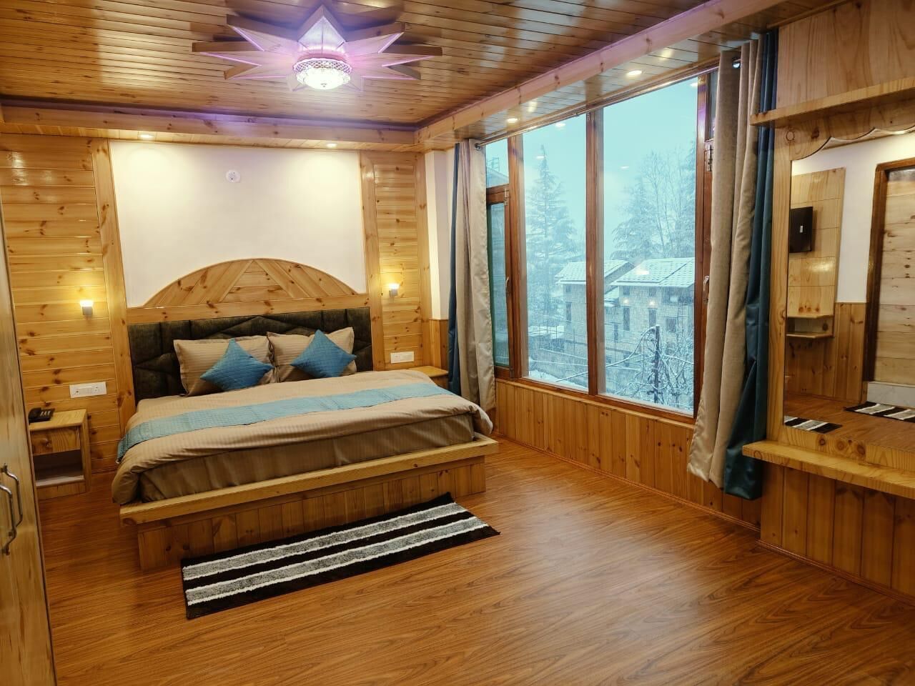 Deluxe Double Room | Premium bedding, memory foam beds, bed sheets