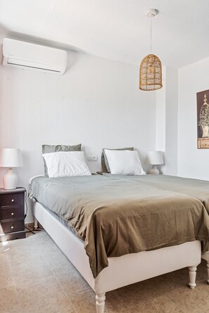 3 bedrooms, iron/ironing board, free WiFi, bed sheets - Exclusive Villa with Panoramic Views and Private Pool (Almuñecar)