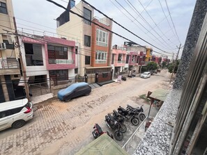Property grounds - shyamkunj homestay (Vrindavan)