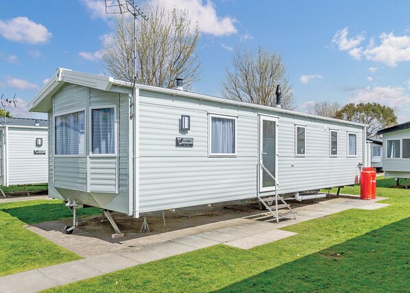 Exterior - 3 bedroom accommodation in Talacre, Holywell (Talacre, Holywell)