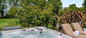 4 bedroom accommodation in Axminster