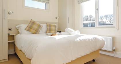 4 bedroom accommodation in Axminster