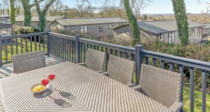 4 bedroom accommodation in Axminster