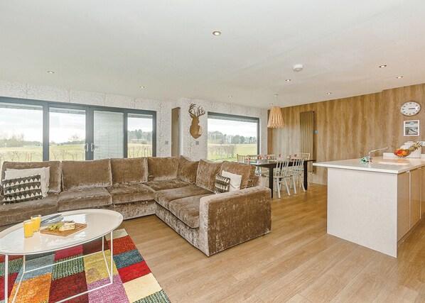 Living area - 4 bedroom accommodation in Pocklington, York (Pocklington, York)