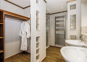Bathroom - 1 bedroom accommodation in Greystoke, Nr Ullswater (Greystoke, Nr Ullswater)