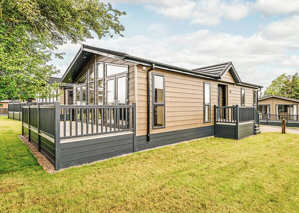 Unclassified image, 1 of 9, button