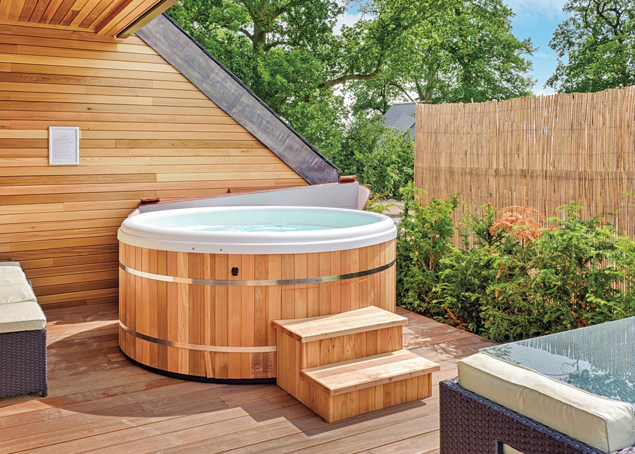 Outdoor spa tub