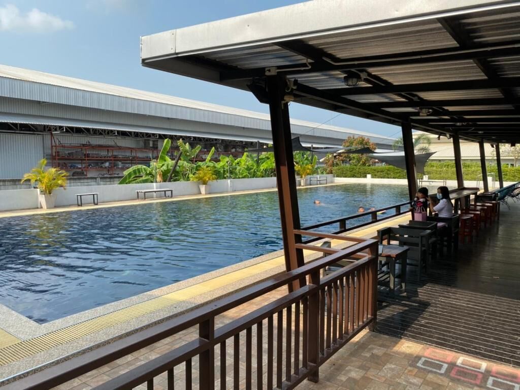 สระว่ายน้ำ