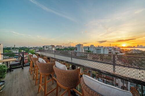 2 Bars/Lounges, Poolbar