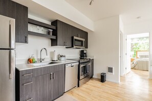 Kühlschrank, Mikrowelle, Ofen, Geschirrspüler