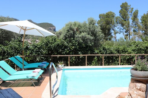 Tranquil Mallorca Villa Seaside Getaway with Pool