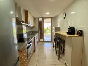 Micro-ondes, four, plaque de cuisson, lave-vaisselle