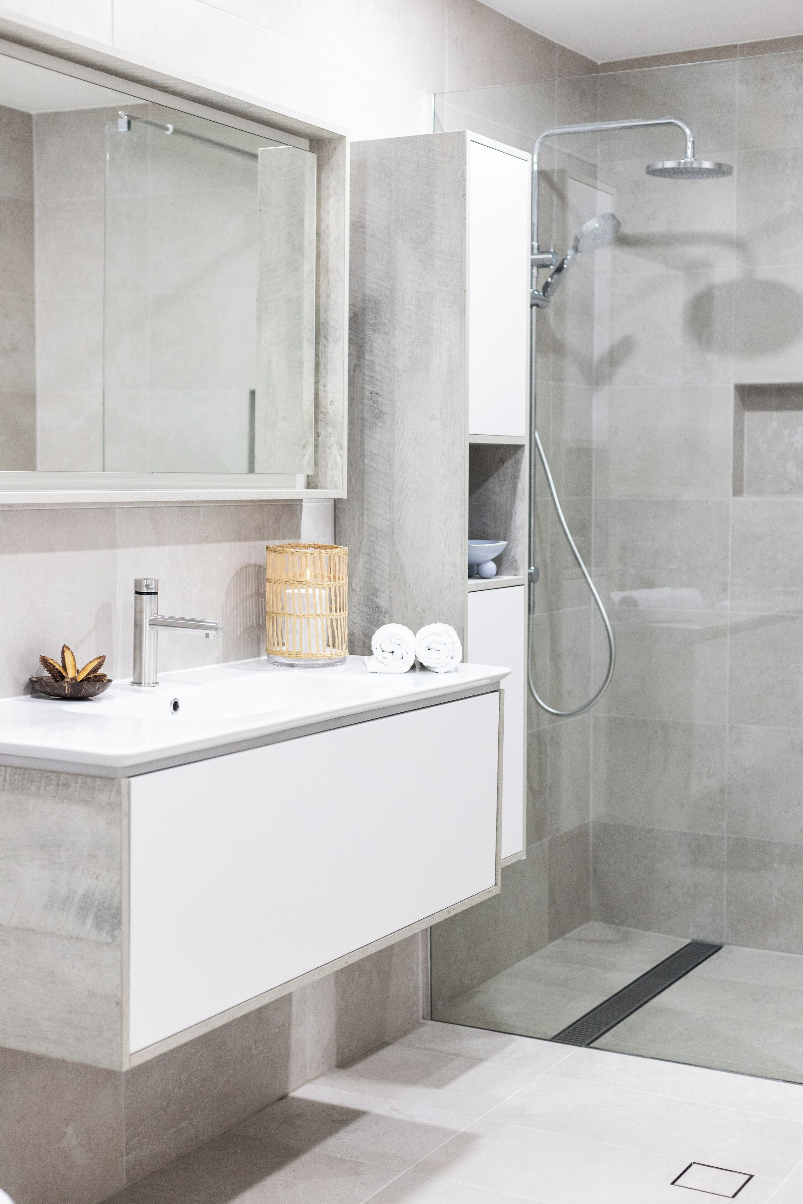 Shower, eco-friendly toiletries, hair dryer, towels