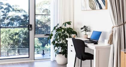 Austinmer Bush to Beach Retreat | EV Charger | Stylish & Serene