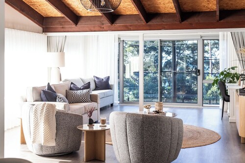 Austinmer Bush to Beach Retreat | EV Charger | Stylish & Serene