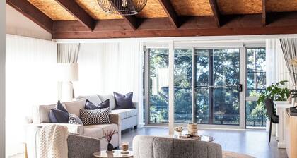 Austinmer Bush to Beach Retreat | EV Charger | Stylish & Serene