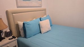 1 bedroom, desk, WiFi, bed sheets