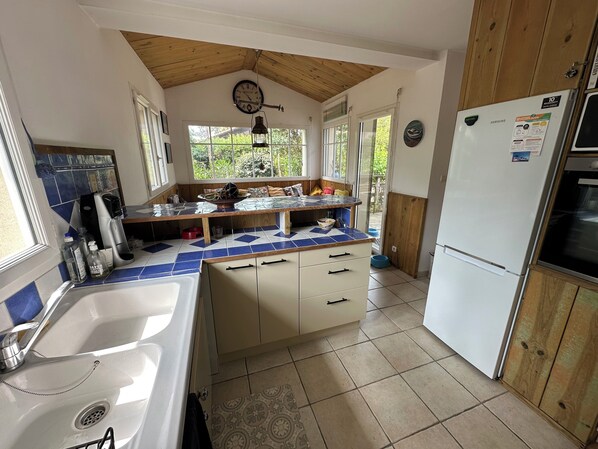 Mikrowelle, Ofen, Herdplatte, Geschirrspüler