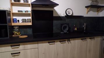 Micro-ondes, four, plaque de cuisson