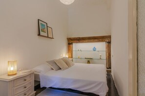 2 quartos, ferros/tábuas de passar roupa, Wi-Fi, roupa de cama