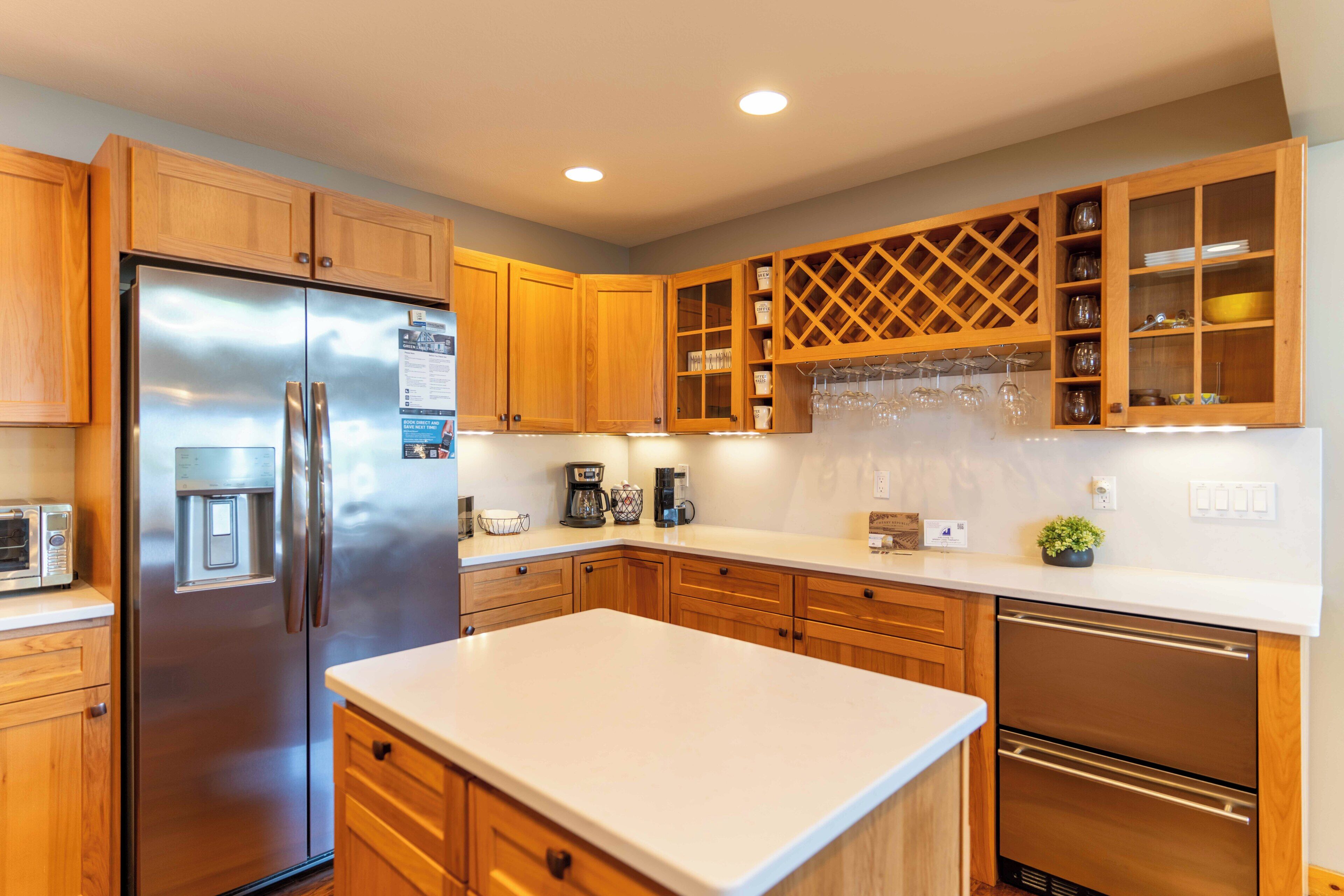 Coffee/tea maker, fridge, microwave, oven