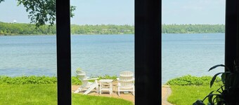 NEW! Green Lake Therapy -Dock, A/C, Kayaks, HotTub