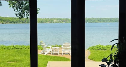 NEW! Green Lake Therapy -Dock, A/C, Kayaks, HotTub