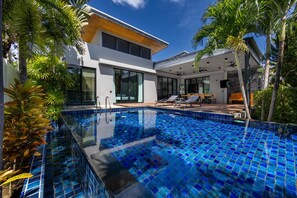 别墅, 外廊, 庭院景观 | 住宿正面