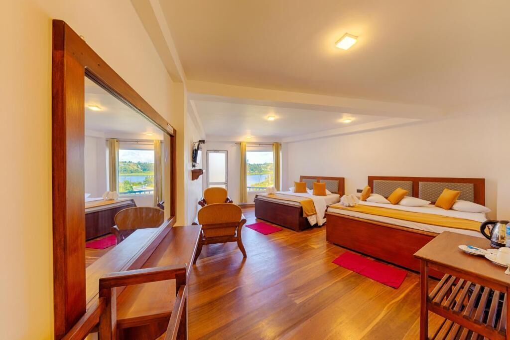 Deluxe Room, Lake View | Desk, free WiFi