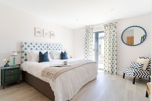 4 habitaciones, tabla de planchar con plancha, wifi y ropa de cama 