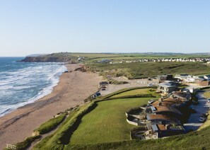 Beach - The Crow's Nest is a detached retreat, part of a brand-new development, The Lookout: five innovative (Widemouth Bay)