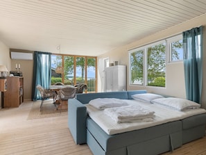2 bedrooms, Internet