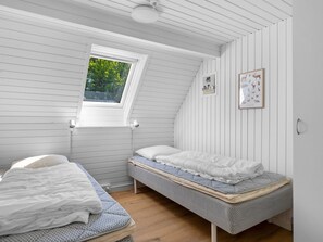 2 bedrooms, WiFi - "Sunna" - 1km from the sea by Interhome (Humble)