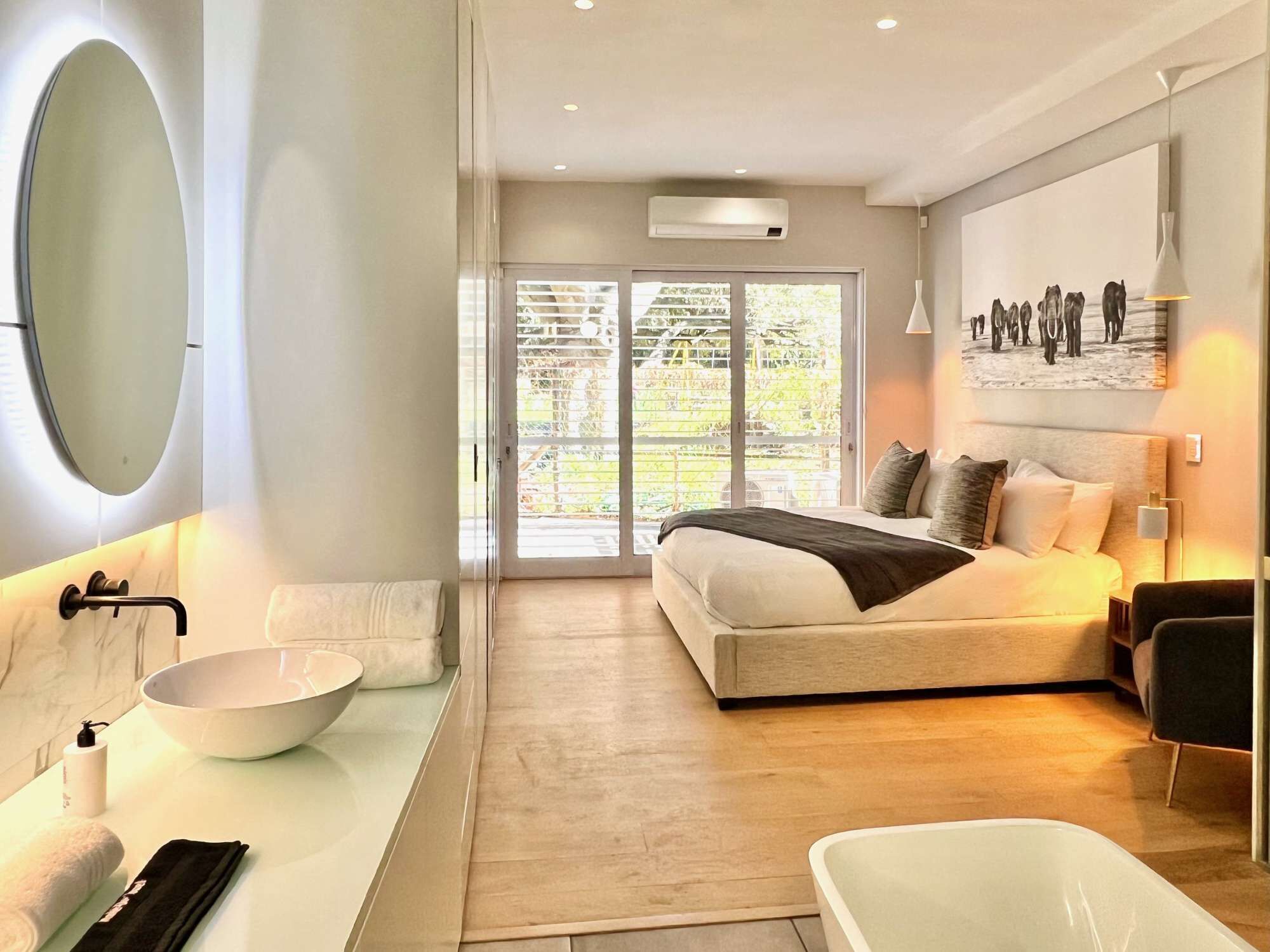 2 bedrooms, iron/ironing board, WiFi