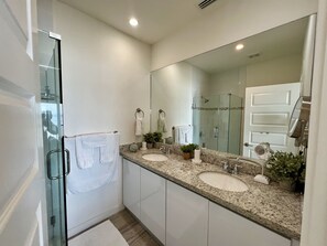 Shower, hair dryer, towels - Incredible Bay Views at Las Velas Village! (South Padre Island)