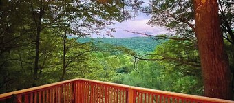 Whimsical Vermont Cabin w/ Treehouse Sauna, Hot Tub & Forest Views near Stowe