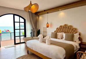 Premium bedding, desk, laptop workspace, free WiFi - Koh Rong New Beach Resort (Koh Rong)